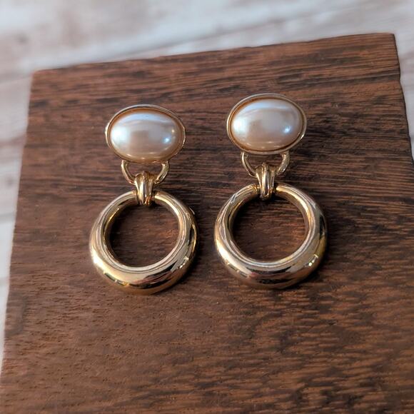 Vintage Jewelry - Vintage Stud Earrings Statement Gold Tone & Faux Pearl Stylish